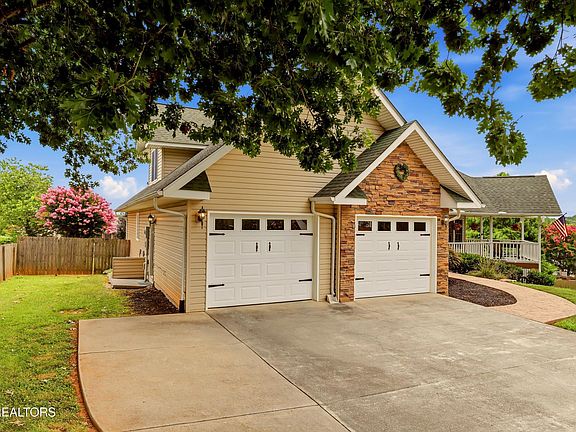 4th image of 106 Knoll Ln