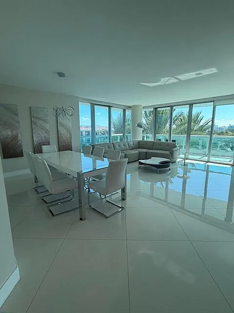 9401 Collins Ave #402