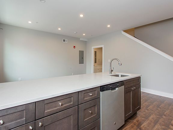 4th image of 1419 N Franklin St #4