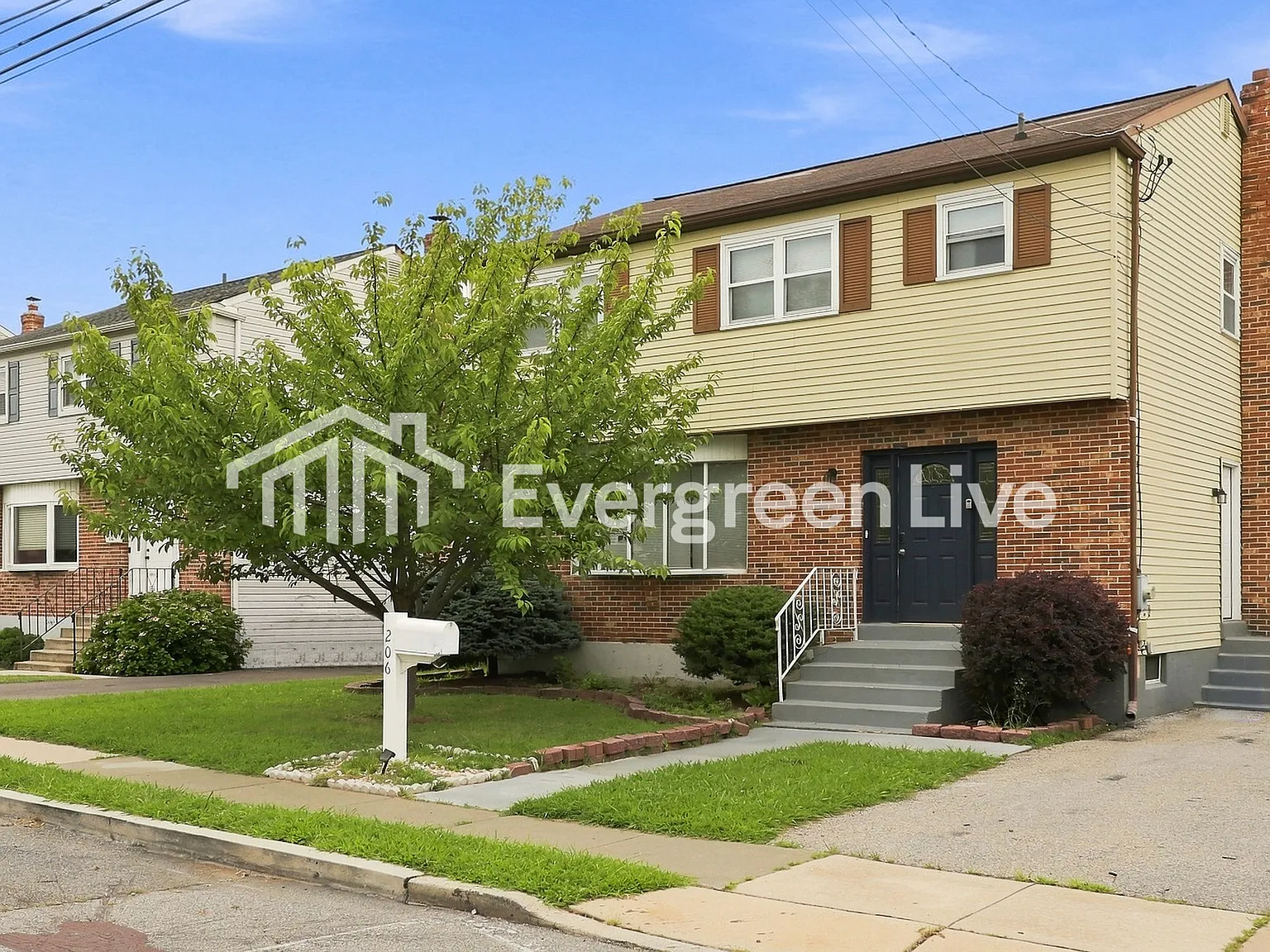 4 bed, 2.5 bath, 1620 sqft, $2,745 — Photo 2