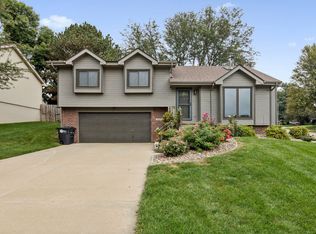16956 Woolworth Cir, Omaha, NE 68130