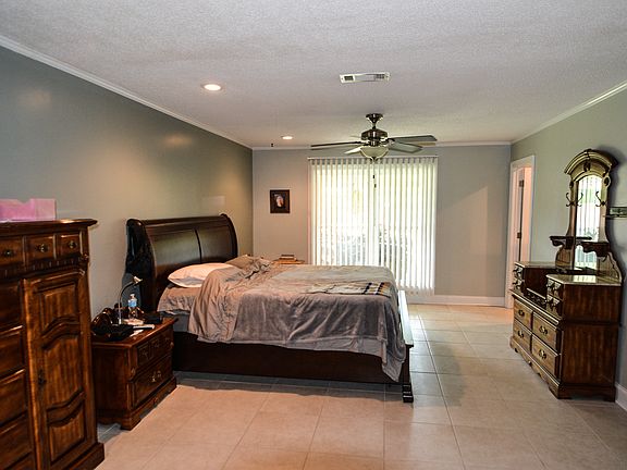 2nd image of 320 Saint Pierre Blvd