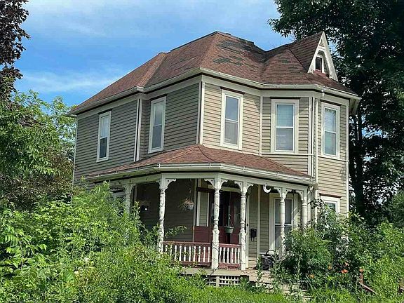 4th image of 300 S East St
