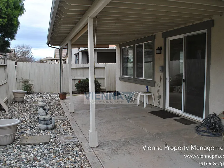2101 Harpford Dr — Photo 24