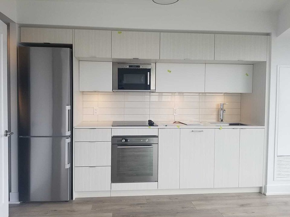 1st image of 585 Bloor St E #2116