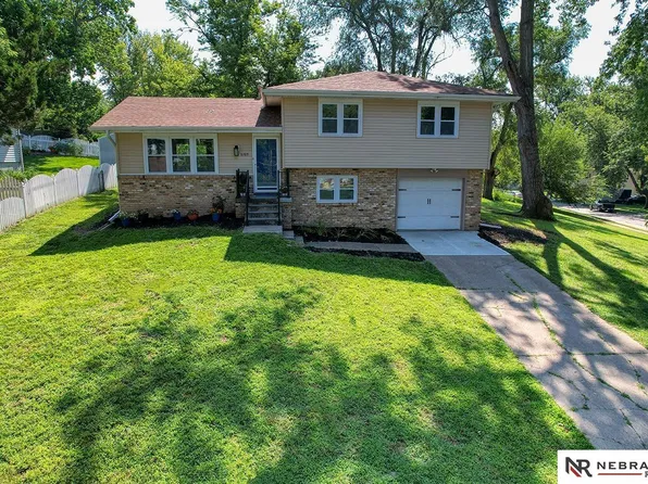 1705 Thomas Dr, Bellevue, NE 68005