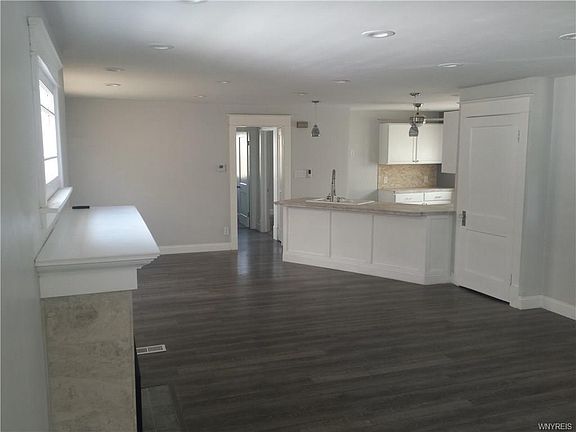 4th image of 19 Normandy Ave