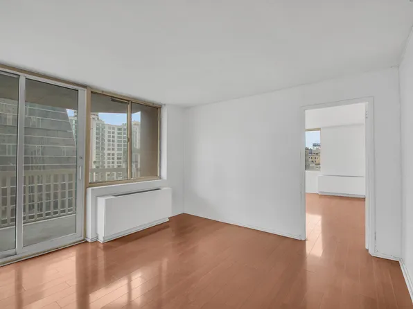 50 Lexington Avenue image 2 of 14