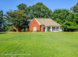 5290 Fox Lake Dr, Hernando, MS 38632