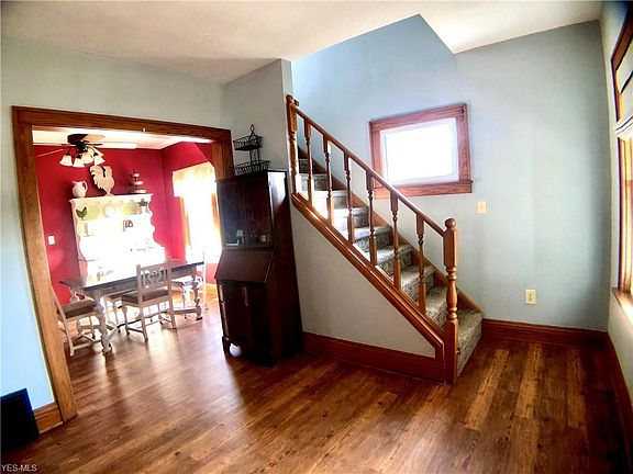 4th image of 221 Erie St
