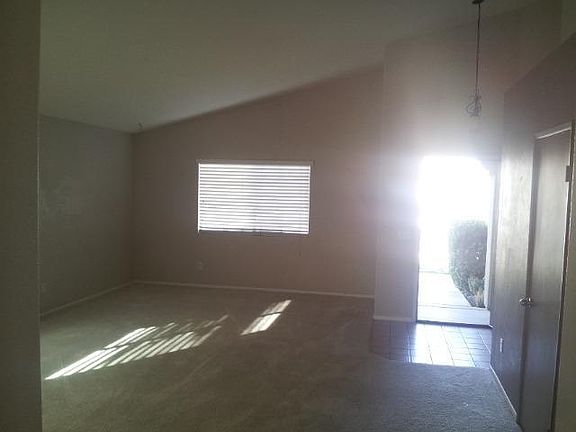 3rd image of 13687 Winewood St