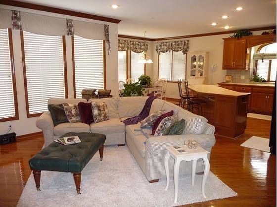 1st image of 608 NE Shoreline Dr