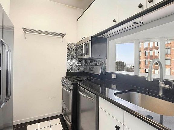 5th image of 150 W 56th St APT 5303