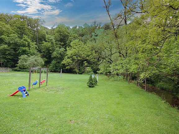 3rd image of 695 Milltown Rd