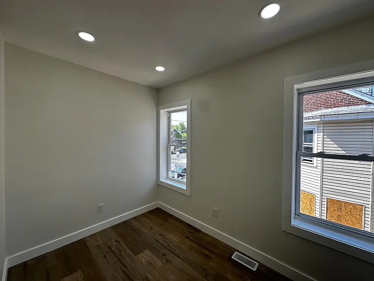 114 Hoffman Ave — Photo 9