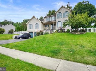 3312 Regency Dr, Sinking Spring, PA 19608