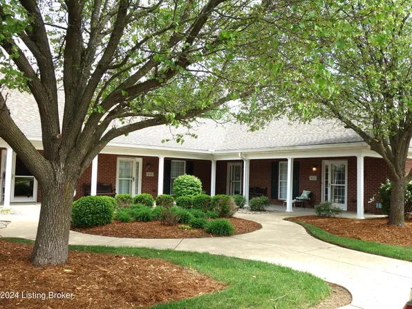 810 Garden Pointe Dr, Simpsonville, KY 40067