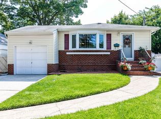 1661 Amsterdam Ave, Merrick, NY 11566