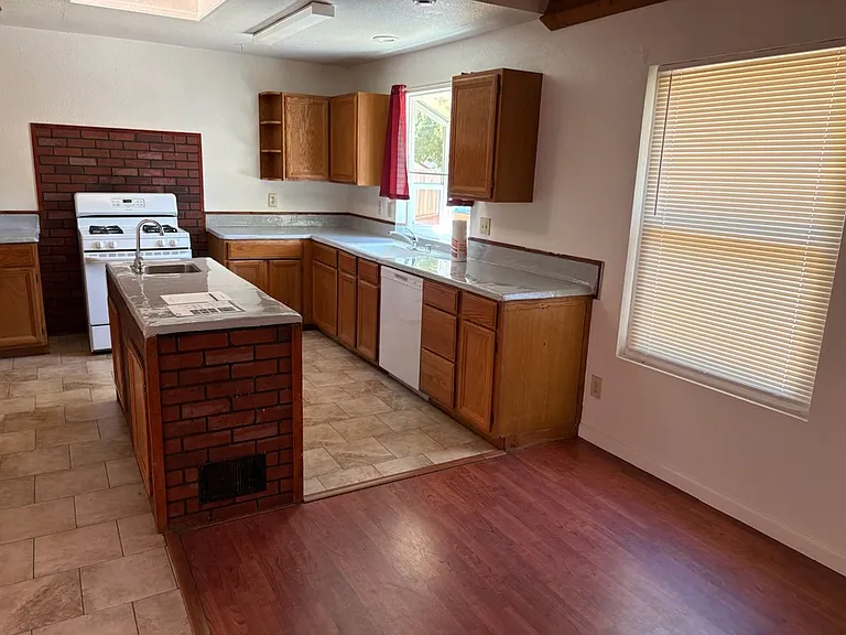 441 Haggin Ave — Photo 6