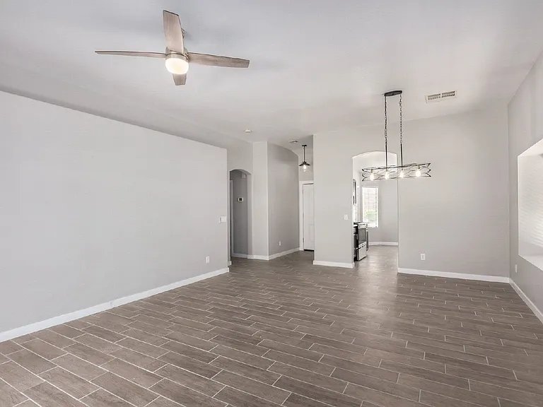 10012 W Wood St — Photo 3
