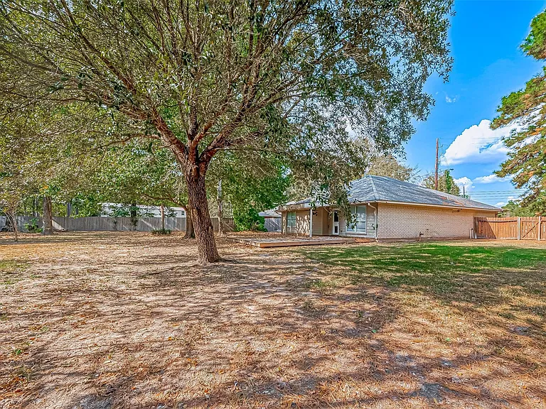 7135 Woodland Oaks — Photo 35