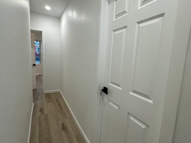 525 Perry St — Photo 27