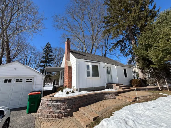 9 Memory Ln, Poughkeepsie, NY 12603