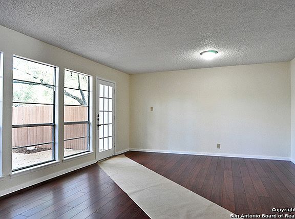4th image of 2819 Hunters Green Dr