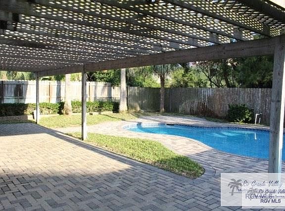 3rd image of 121 Palmetto Dr