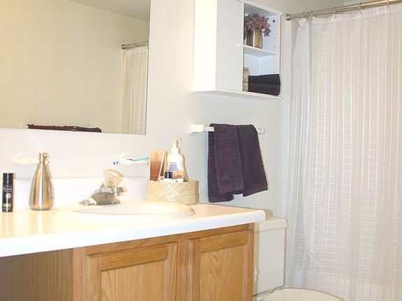 5th image of 819 Southwest Blvd APT F