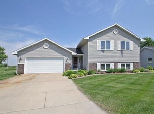 3100 S Huckleberry Ln, Appleton, WI 54915