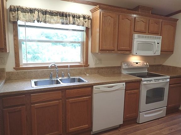 2nd image of 363 Scott St