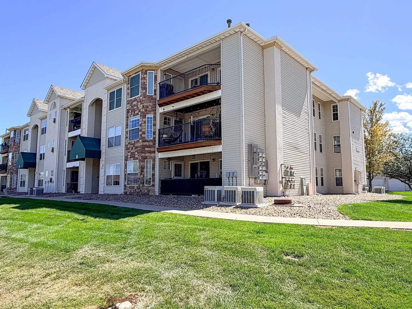 Beautiful 3 Bedroom Condo in Littleton! — Photo 1