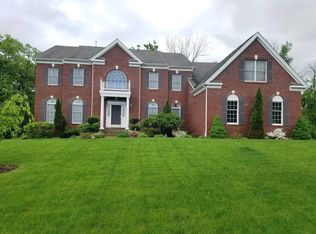 10 Shamrock Hills Dr, Wappingers Falls, NY 12590