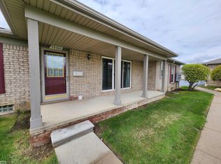 59360 Pine Creek Ct, Washington, MI 48094