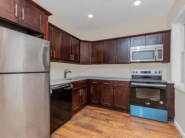 Building Photo - 1378 Bristow St #2