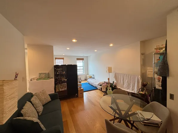 5025 Broadway image 1 of 6