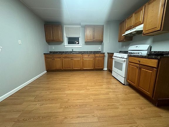 3rd image of 58 Union St