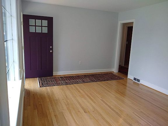 4th image of 4719 Oxford St