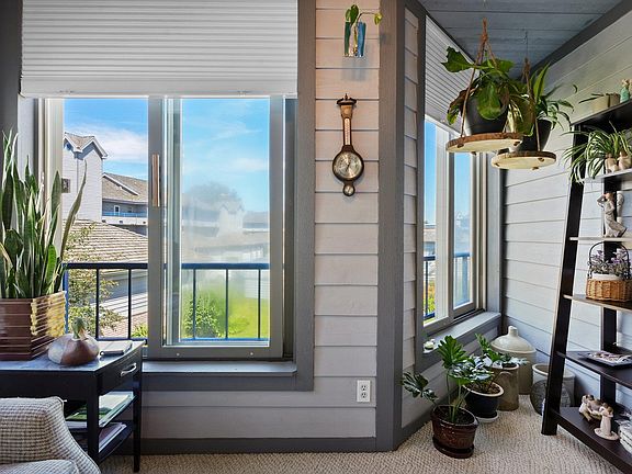 5th image of 5391 Mariners Cove Dr Unit 207