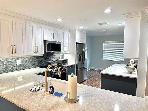 3rd image of 20 Westgate Ln #20H