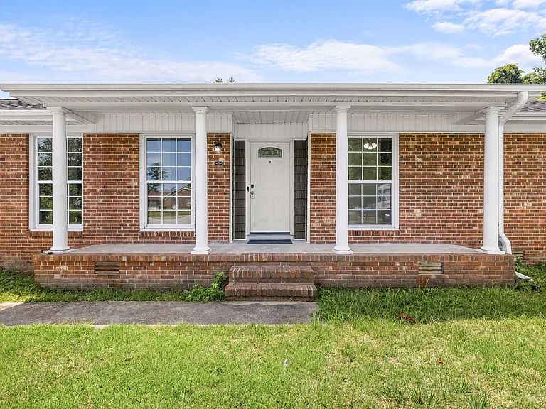 103 Oakwood Ct — Photo 3