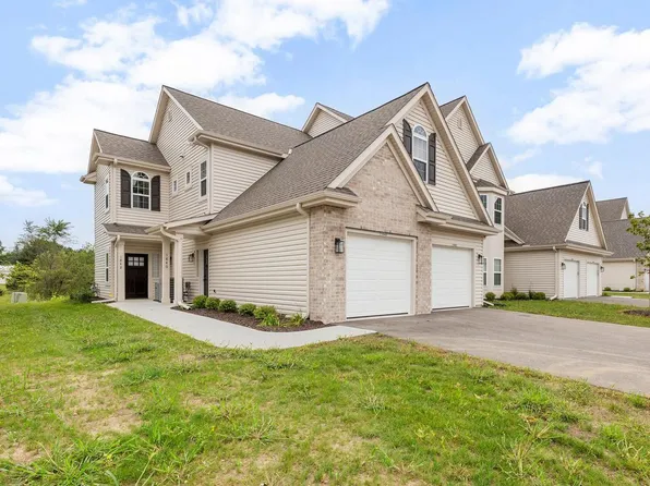 1820 Horseshoe LANE #423-1, Slinger, WI 53086