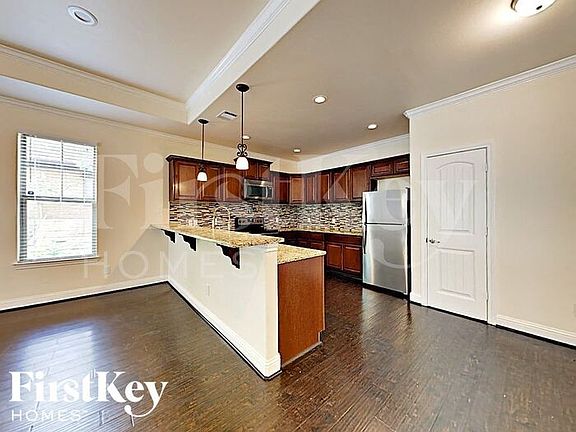 4th image of 736 Priscilla Ln