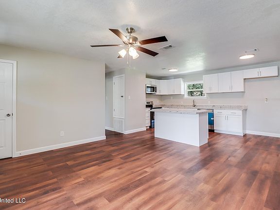 3rd image of 5054 Maid Marion Dr