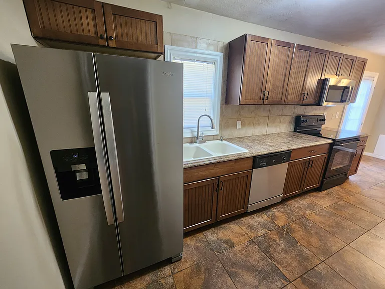 506 N Fern Ave — Photo 6