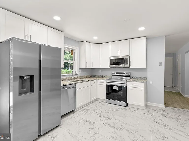 9409 Croom Acres Dr — Photo 15