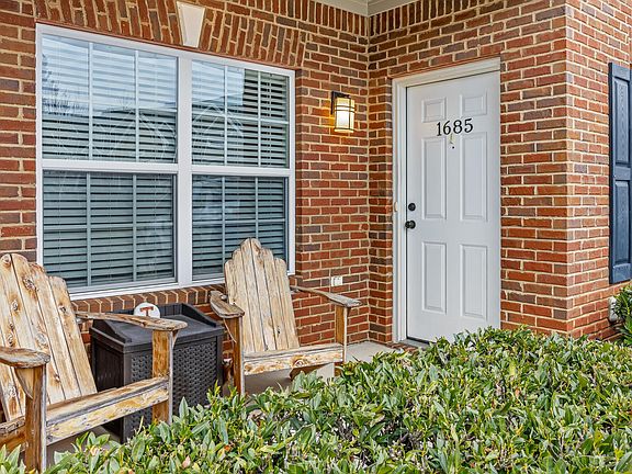 2nd image of 1685 Stonebriar Dr NE