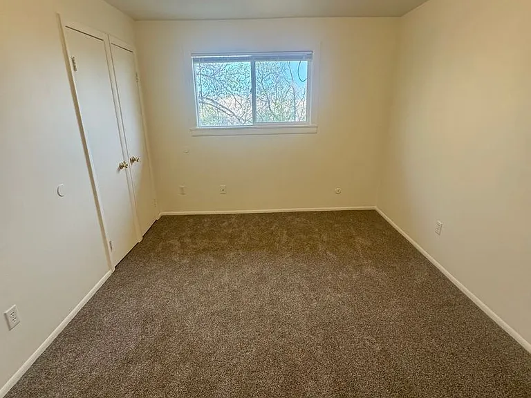 2625 N Chestnut St — Photo 11