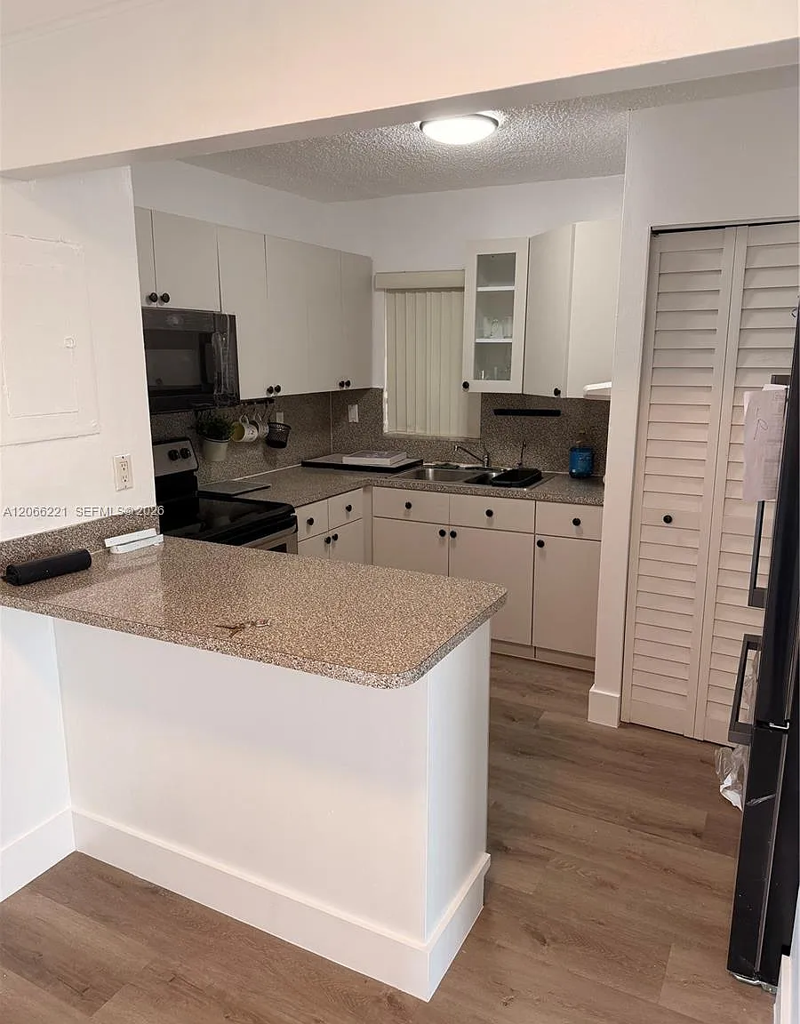 Pinebark Condo No 2 - Bld — Photo 2
